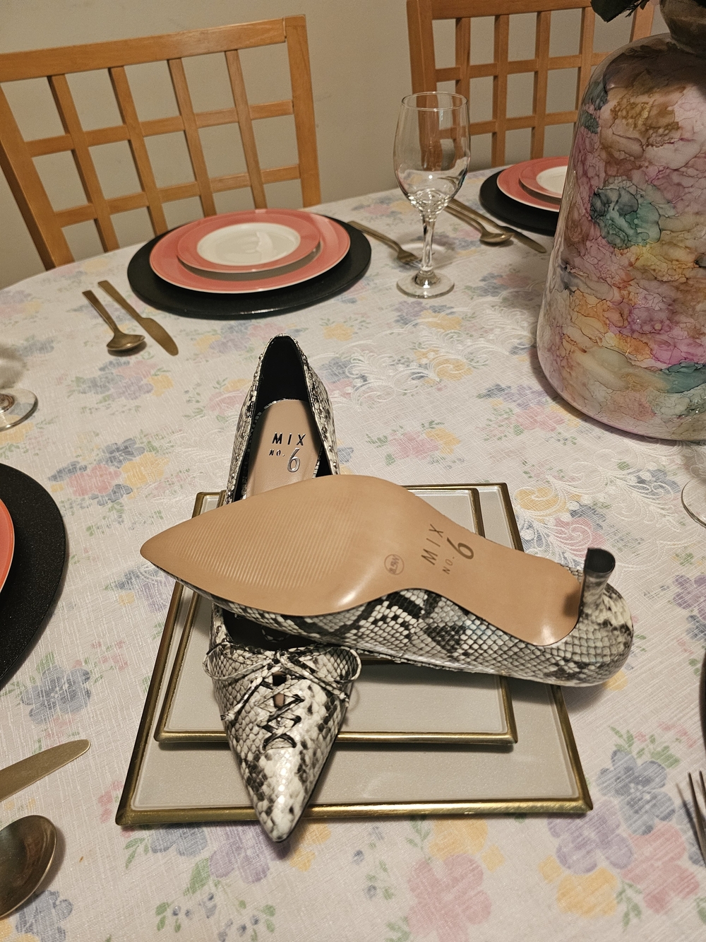 Women’s Snake-Print Pointed Toe Pumps in Black & White. 8.5 W. Open To Offer - Picture 2 of 5